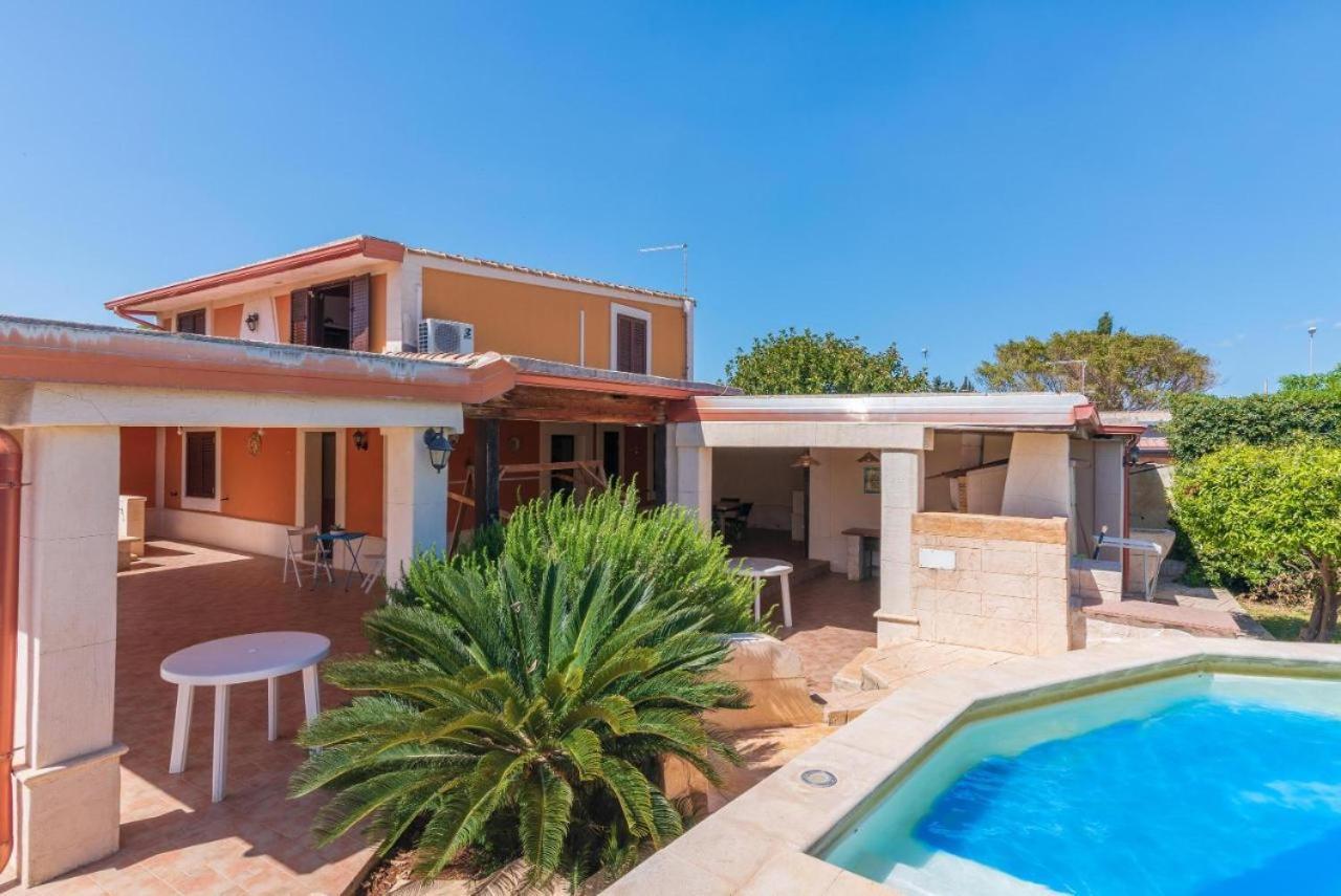 Villa Con Piscina Al Mare Онина Екстериор снимка