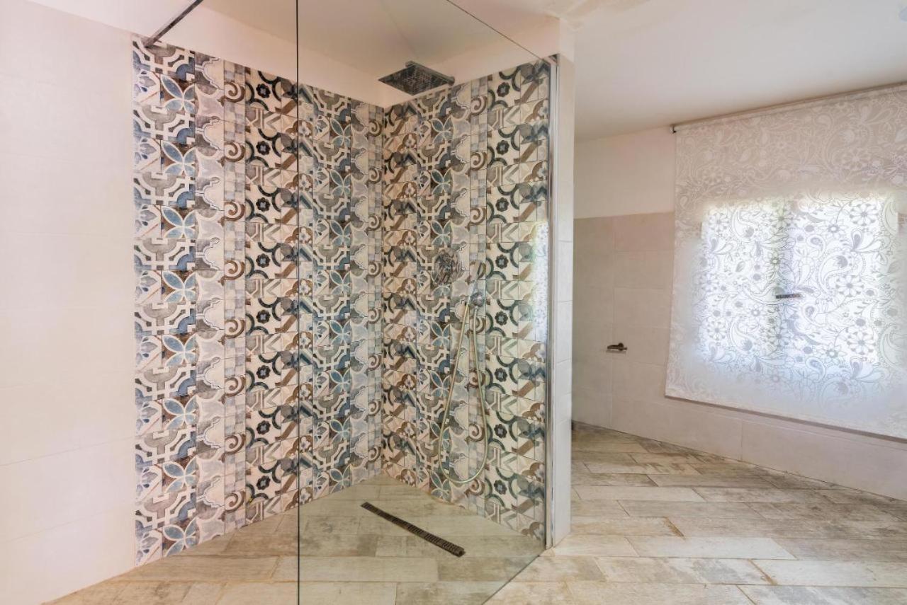 Villa Con Piscina Al Mare Онина Екстериор снимка