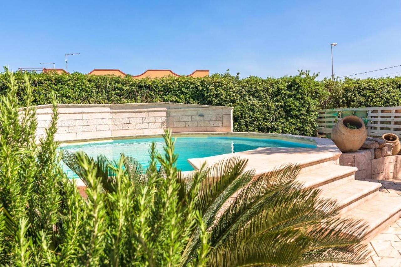 Villa Con Piscina Al Mare Онина Екстериор снимка