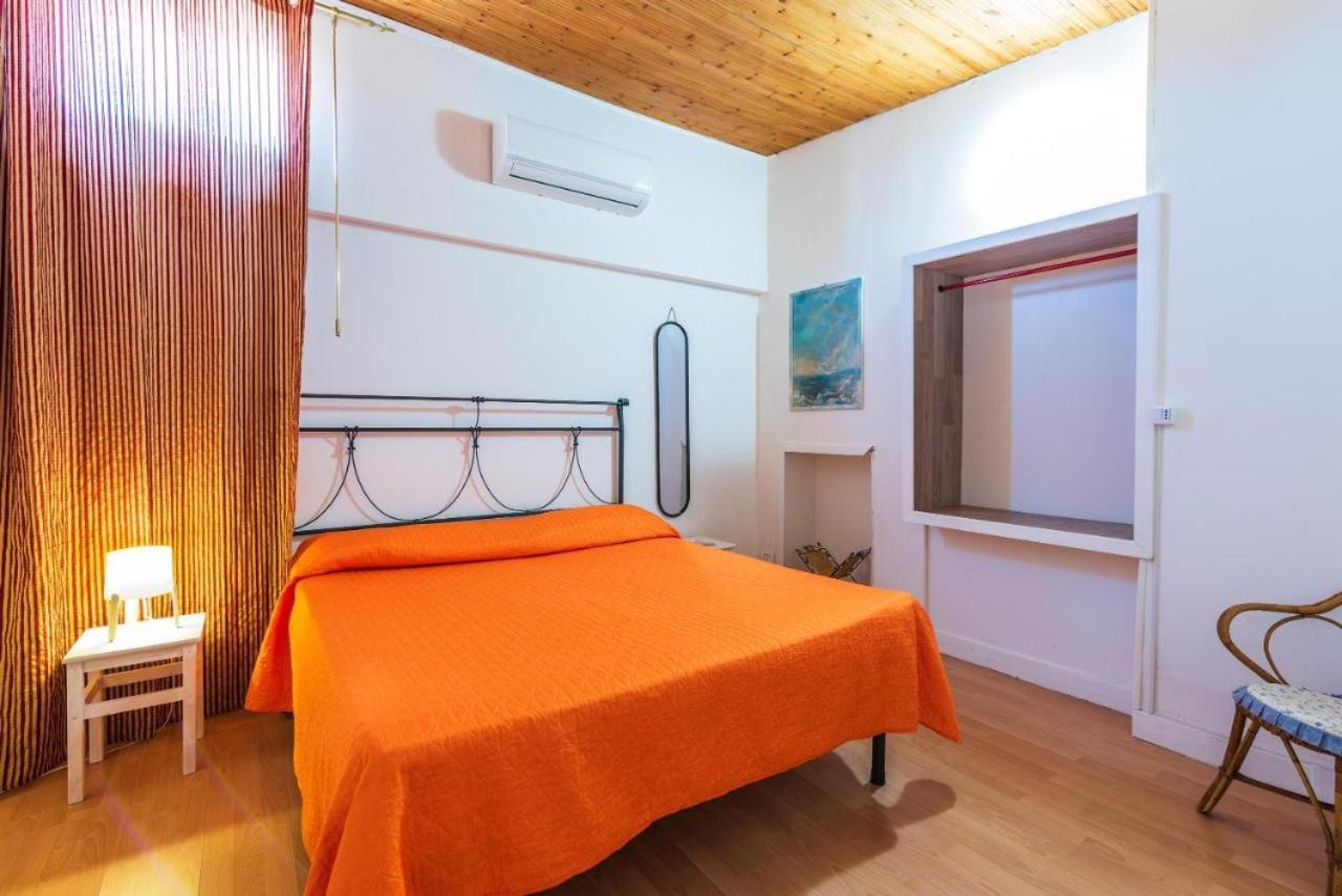 Villa Con Piscina Al Mare Онина Екстериор снимка