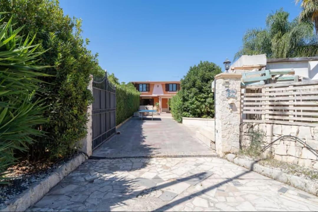 Villa Con Piscina Al Mare Онина Екстериор снимка