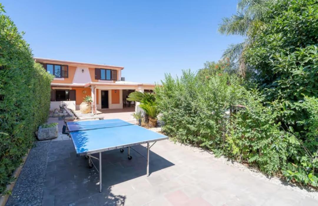 Villa Con Piscina Al Mare Онина Екстериор снимка