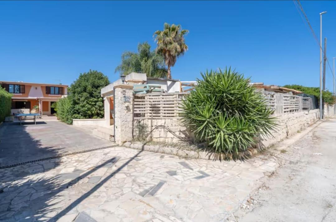Villa Con Piscina Al Mare Онина Екстериор снимка
