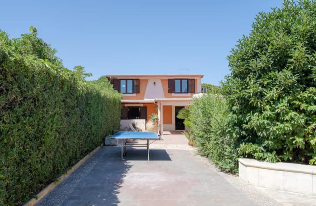 Villa Con Piscina Al Mare Онина Екстериор снимка