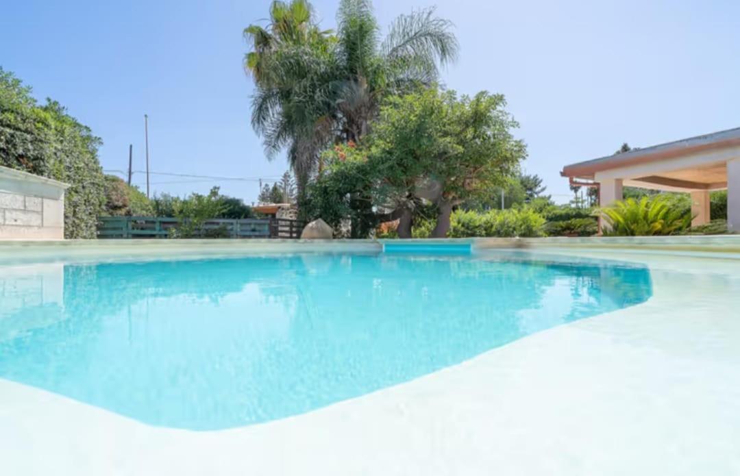 Villa Con Piscina Al Mare Онина Екстериор снимка