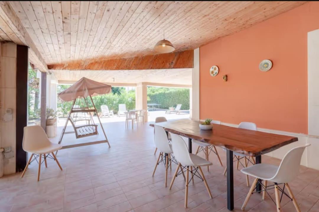 Villa Con Piscina Al Mare Онина Екстериор снимка