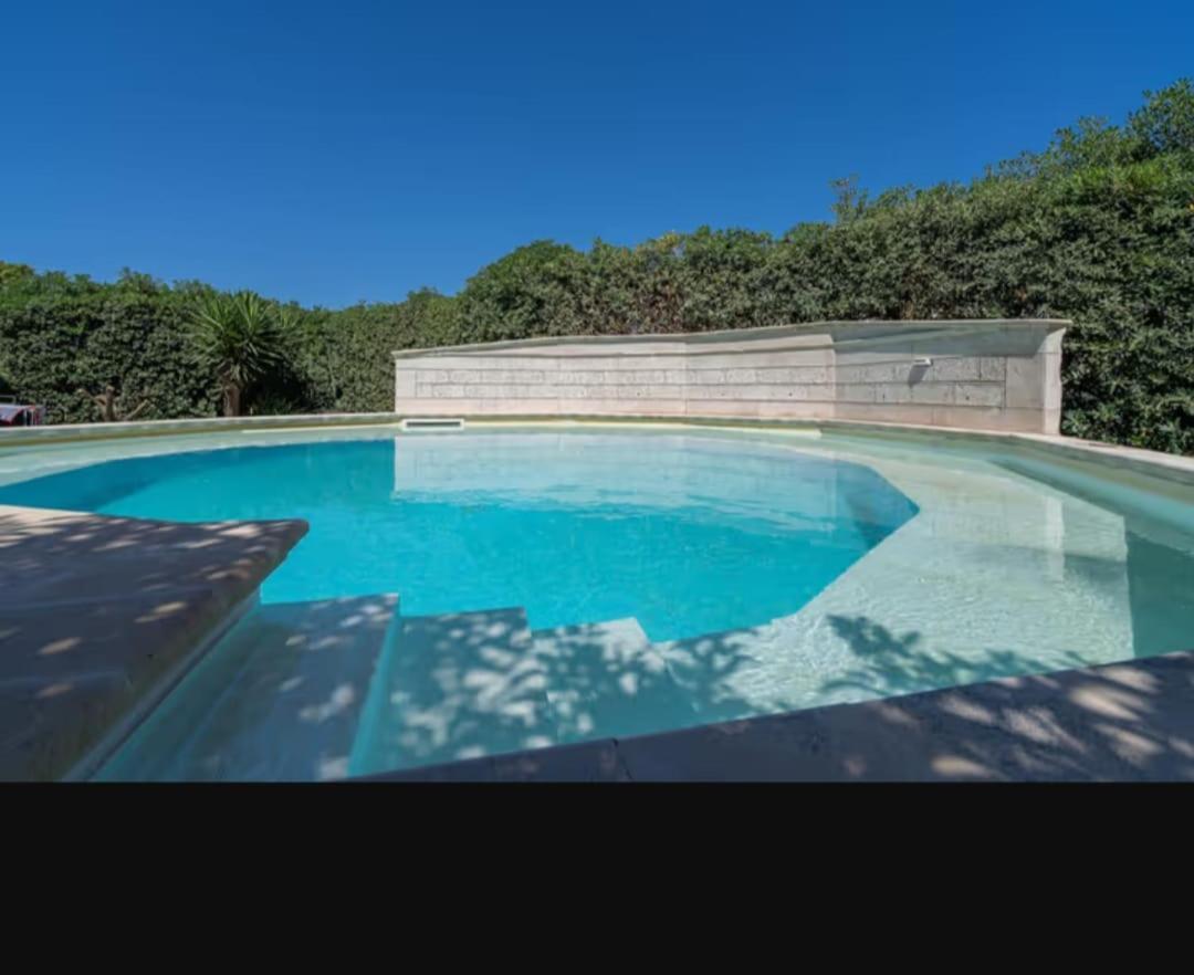 Villa Con Piscina Al Mare Онина Екстериор снимка