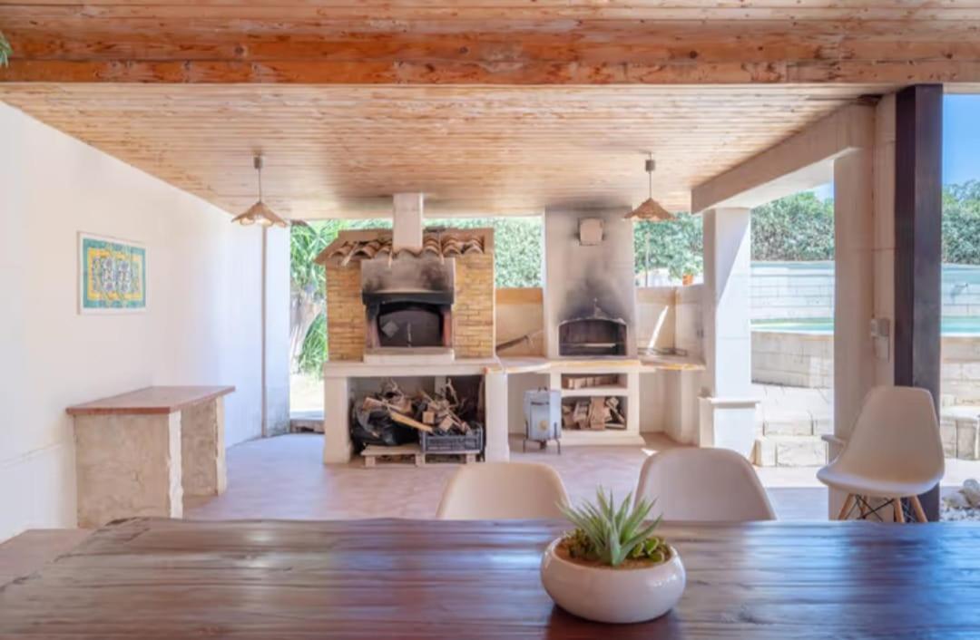 Villa Con Piscina Al Mare Онина Екстериор снимка