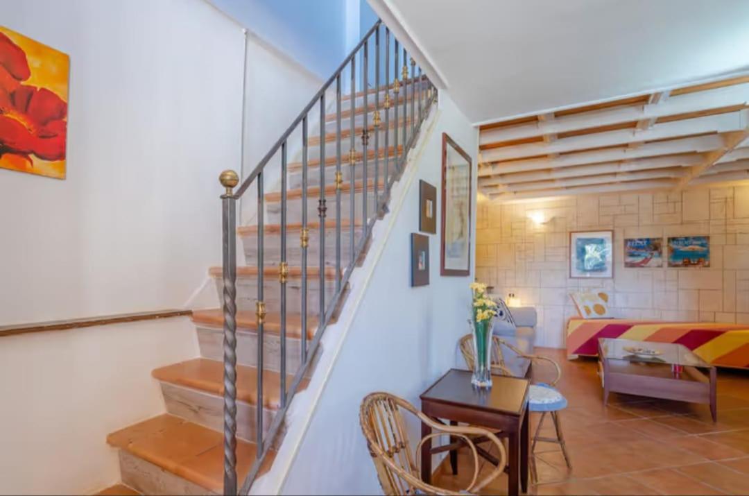 Villa Con Piscina Al Mare Онина Екстериор снимка