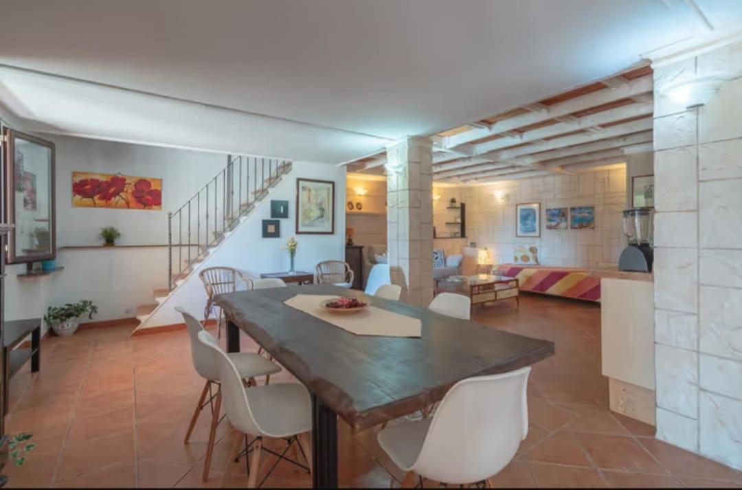 Villa Con Piscina Al Mare Онина Екстериор снимка