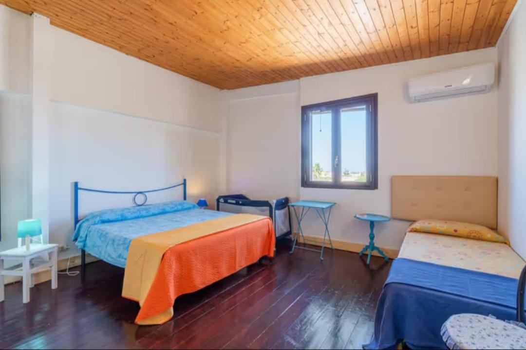 Villa Con Piscina Al Mare Онина Екстериор снимка