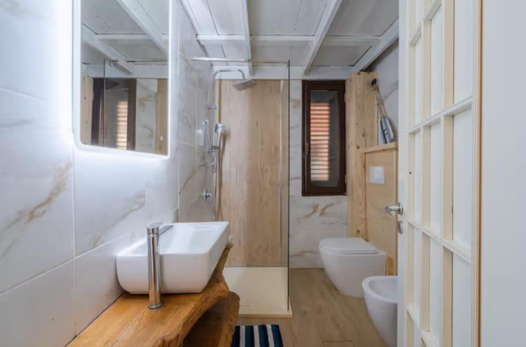 Villa Con Piscina Al Mare Онина Екстериор снимка