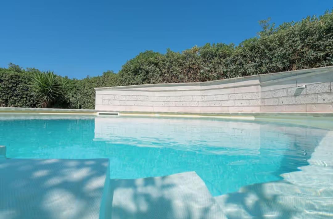 Villa Con Piscina Al Mare Онина Екстериор снимка