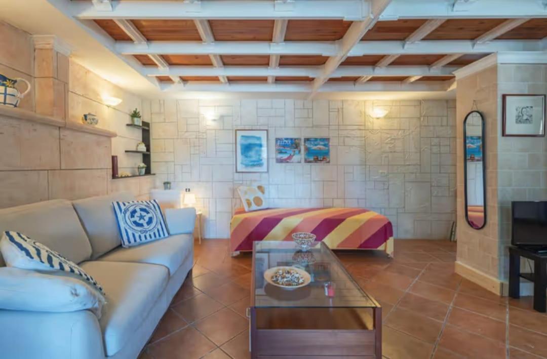 Villa Con Piscina Al Mare Онина Екстериор снимка